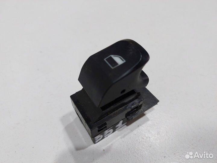 Кнопка стеклоподъемника задняя левая