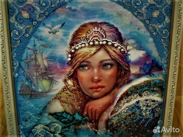 Картина русалка частично вышита бисером