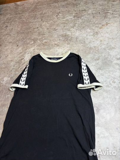 Футболка fred perry с лампасами
