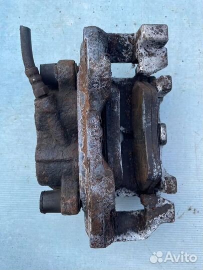 Суппорт передний левый A1644202383