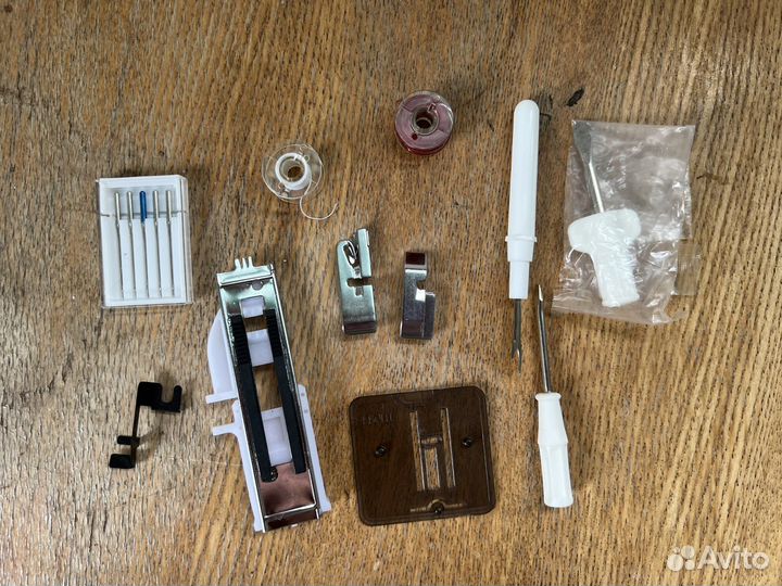 Швейная машина Janome Juno 523