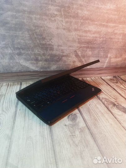 Ноутбук Lenovo/i3/120 SSD/Graphics 3000