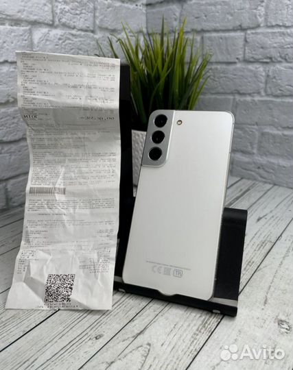 Samsung Galaxy S22, 8/256 ГБ