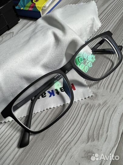 Легкая оправа с дужками из титана