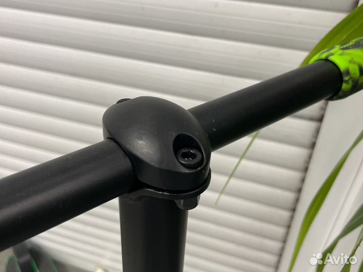 Самокат трюковой с системой HIC