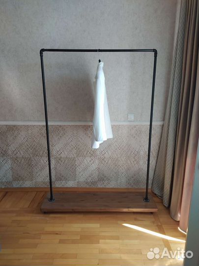 Вешалка для одежды напольная на колесах