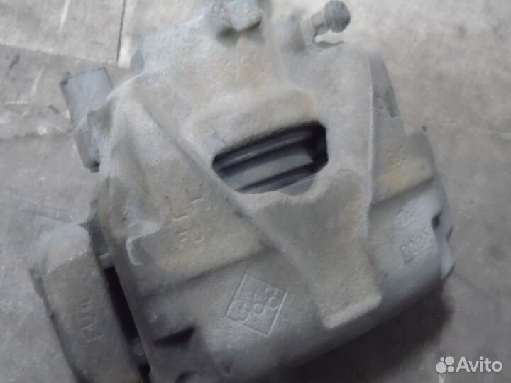 Суппорт передний тормозной Рено Флюенс