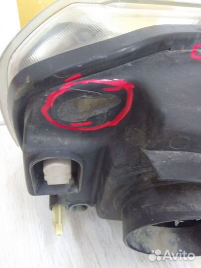 Фара Renault logan Лев