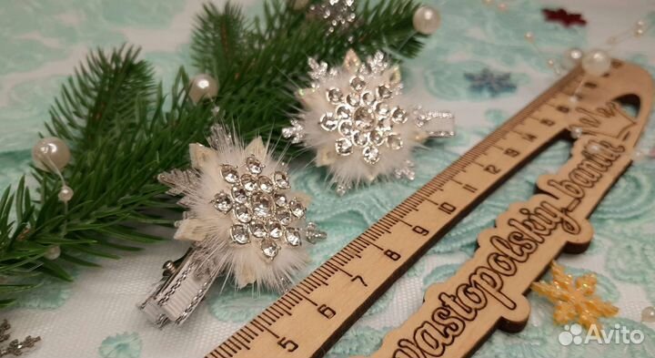 Заколочки со снежинками