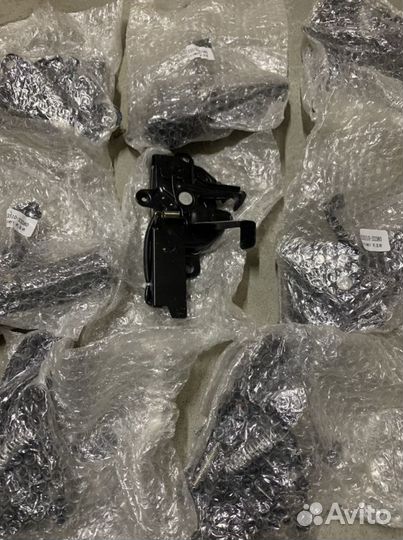 Замок капота Toyota Camry v70