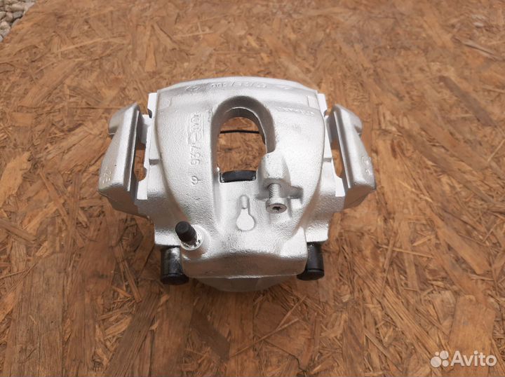 Суппорт передний левый Мерседес 210