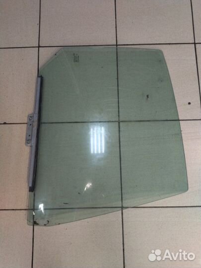 Стекло дверное заднее правое Renault Megane 1