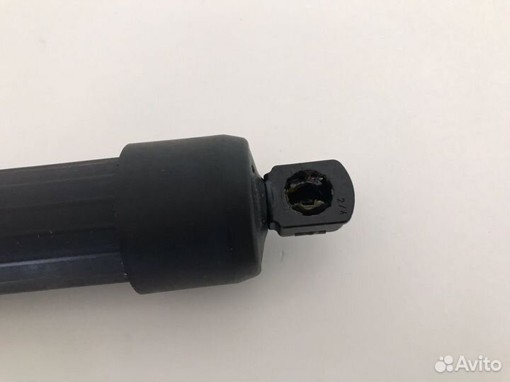 Амортизатор двери багажника Discovery 5