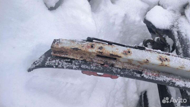 Усилитель переднего бампера Audi 100c4