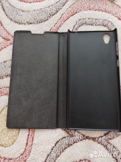 Продаю 2 чехла для Sony L1