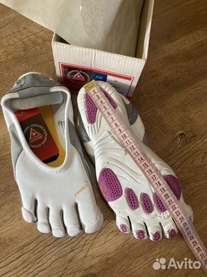 Кроссовки с пальцами