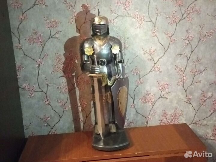 Статуэтка рыцарь
