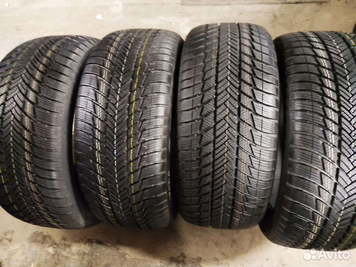 Bridgestone Blizzak LM-001 285/45 R21 113V