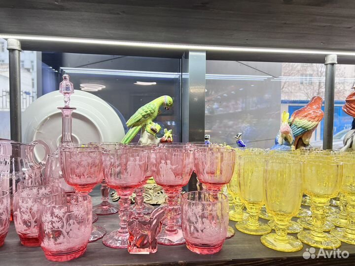 Хрустальные голубые и лиловые вазы-шары