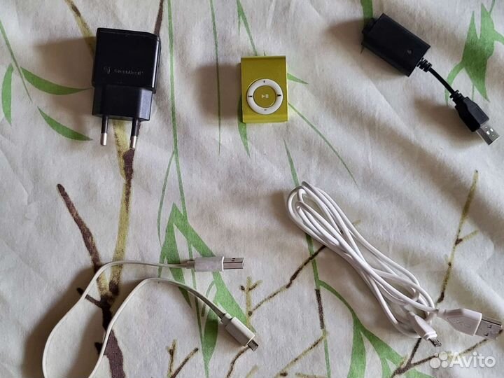 Адаптер питания, провод micro-usb, плеер