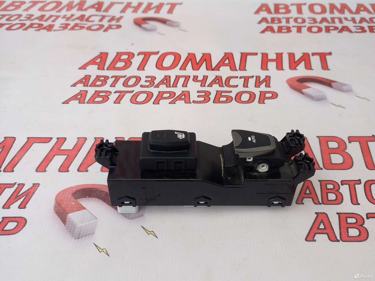 Кнопка стеклоподьемника задняя Хендай Санта Фе 3