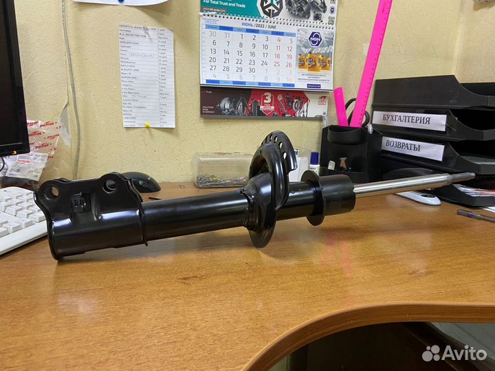 Стойка амортизатора перед.лев.на KIA Venga (новая)