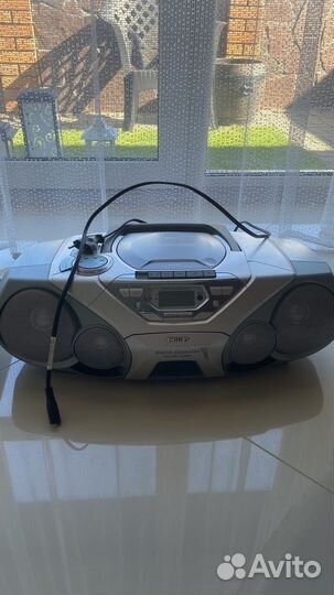 Кассетный магнитофон/радио