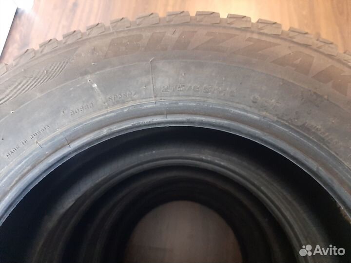 Bridgestone Blizzak Spike-02 215/65 R16