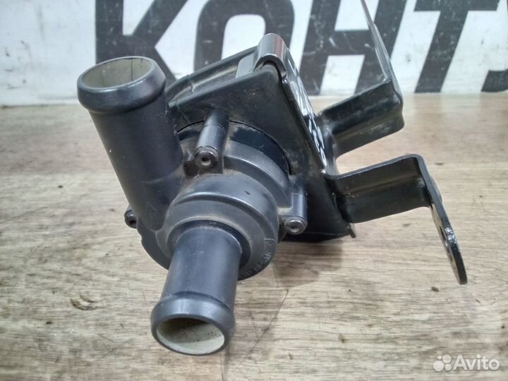 Насос водяной помпа Volkswagen Jetta 6