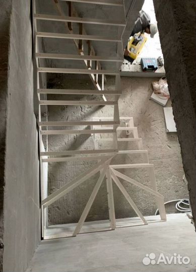 Металлокаркас для лестницы 