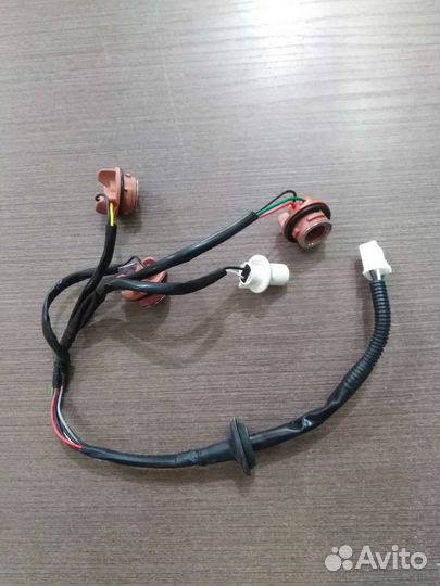 Провода с патронами заднего фонаря KIA Sorento