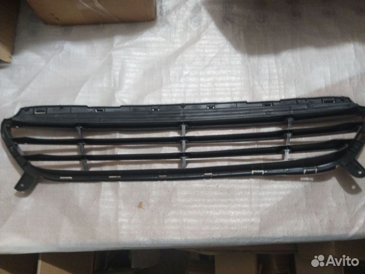 Решетка в бамп Hyunda Solaris 10-14 / Accent 11-17