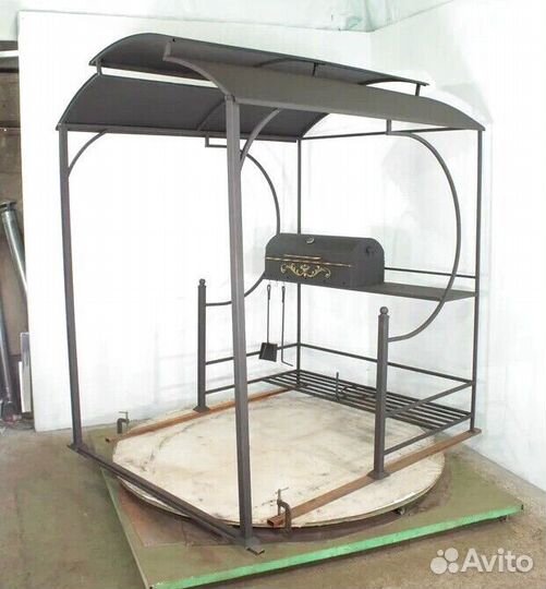 Мангал с крышей