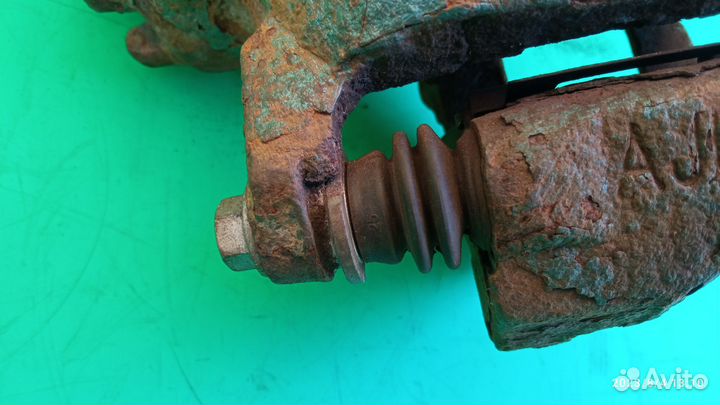 Суппорт передний левый для Mitsubishi Lancer 9