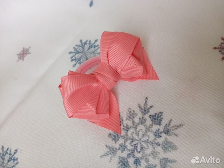 Коралловые бантики, на первые хвостики