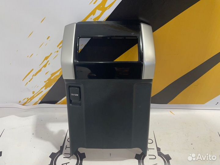 Накладка центральной консоли задняя Toyota Land