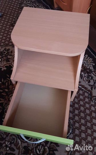 Тумба прикроватная на колесиках в41ш36г40