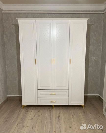 Шкаф белый