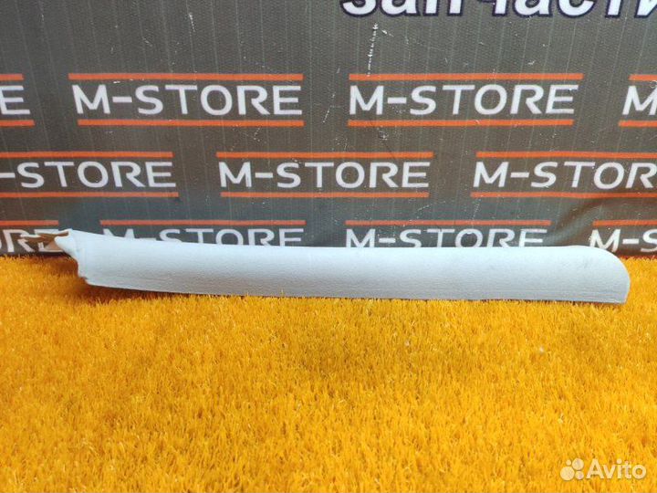 Обшивка стойки передняя правая Mercedes-Benz