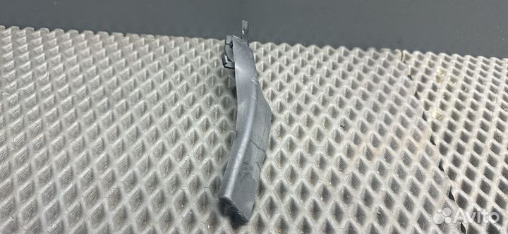 Уголок жабо правый Kia Ceed рест. ED 2010