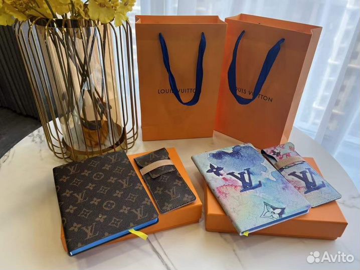 Набор Louis Vuitton: блокнот, пенал и ручка