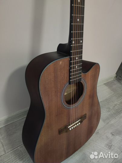 Акустическая гитара 4\4