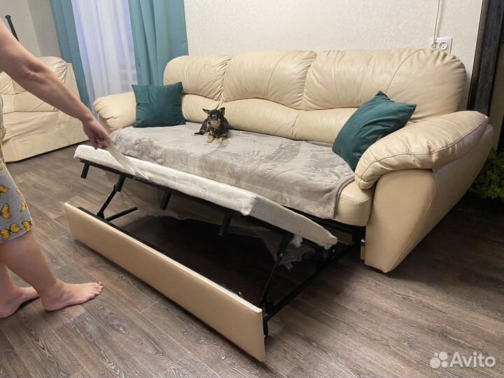 Кожаный диван угловой бежевый жемчужный б/у