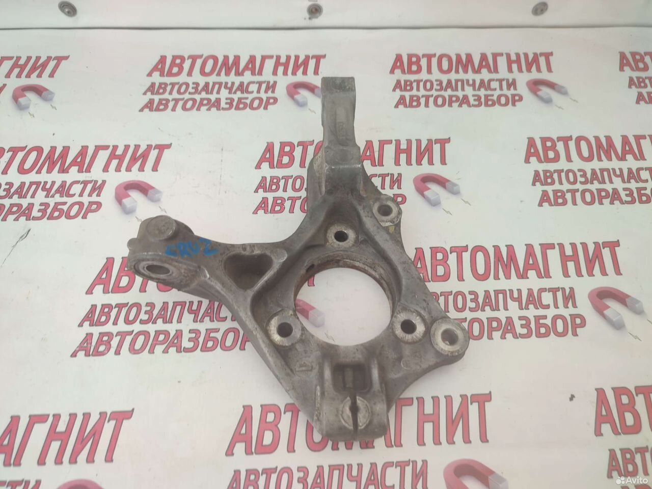 Кулак поворотный левый Шевроле Круз