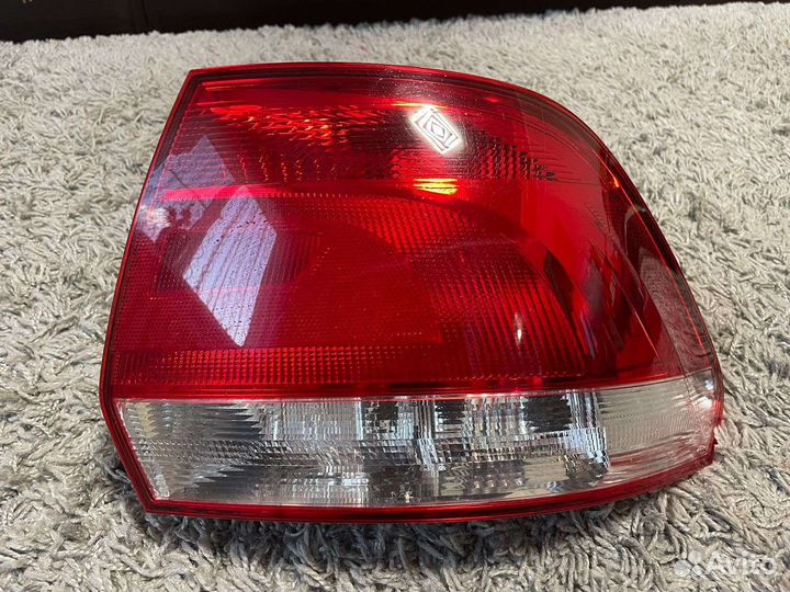 Фонарь задний правый на volkswagen Polo