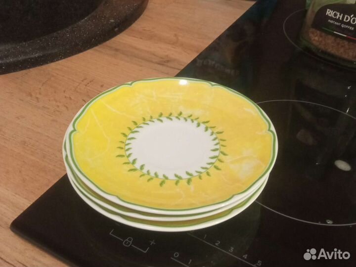 Чайные блюдца