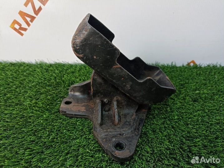 Кронштейн подушки двигателя передний правый