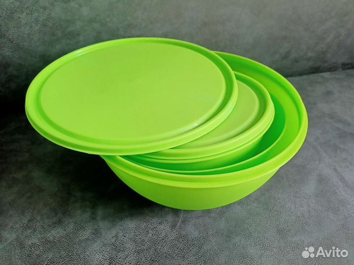 Набор салатников с крышкой новый
