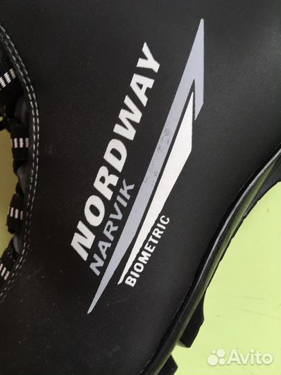 Лыжные ботинки