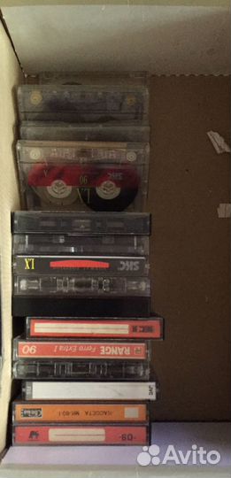Аудиокассеты с записями разных исполнителей